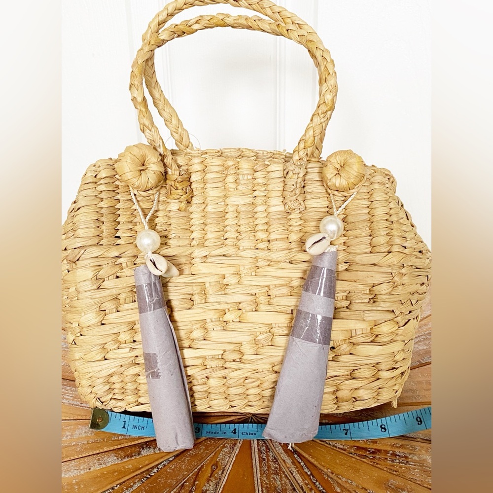 NWT Nasty Gal Handmade Ratan Handbag with Seashell & Tassle Details - Picture 3 of 10